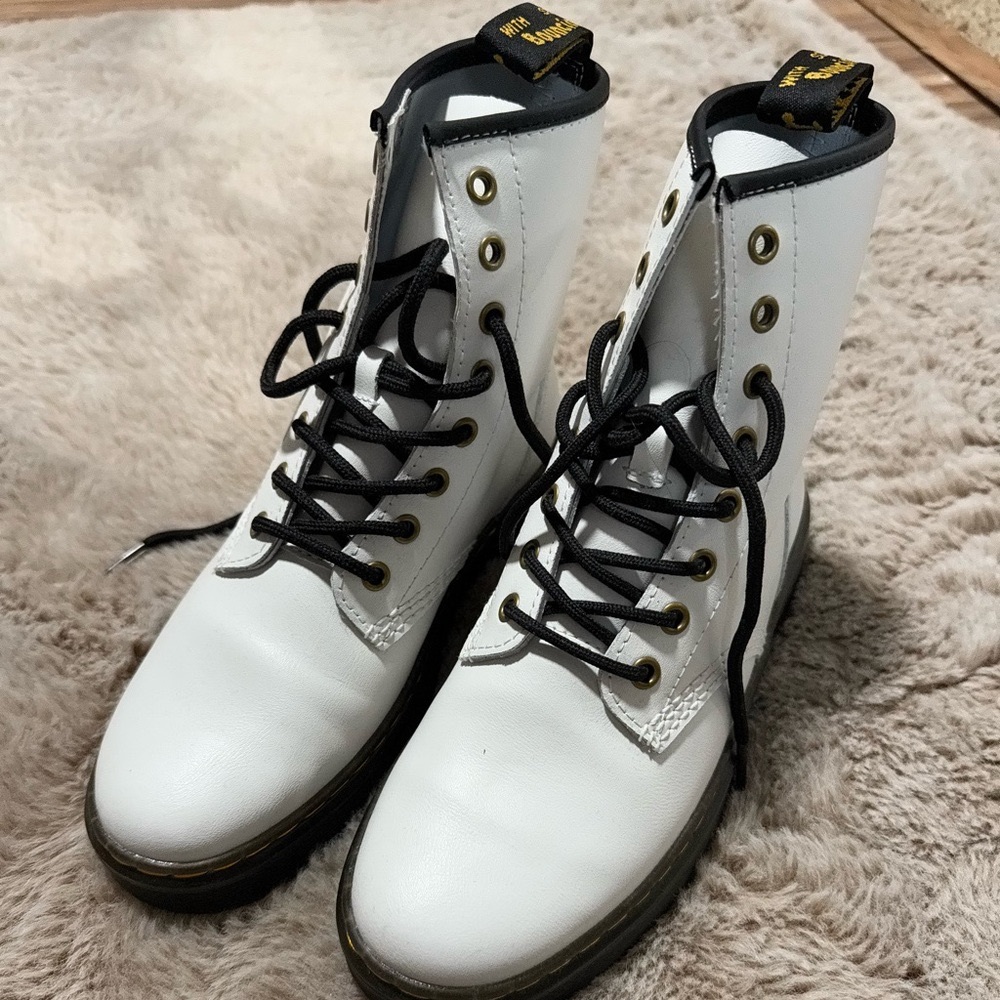 Dr Martens white